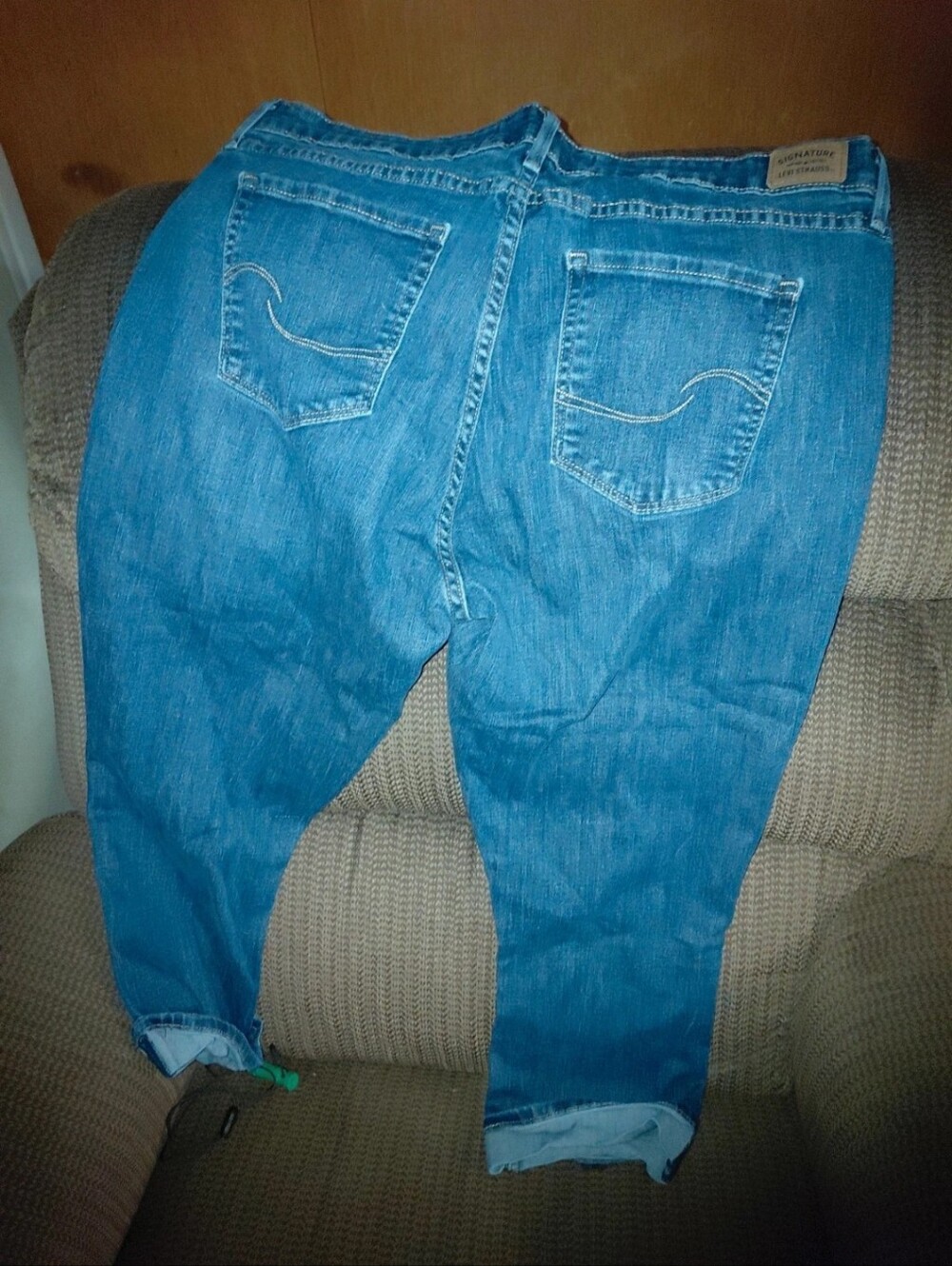 Levi Mid Rise Capri Pants - Picture 2 of 7